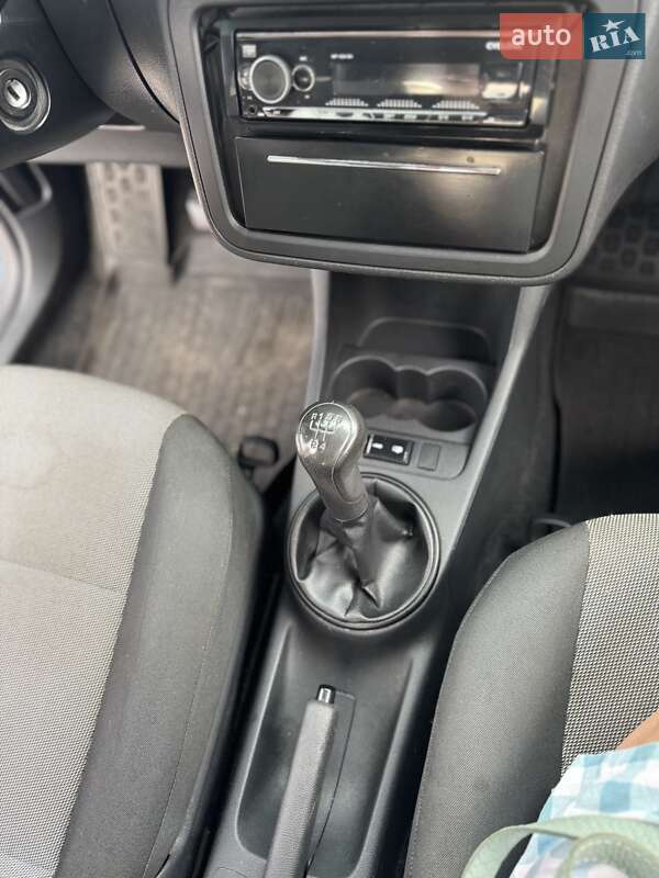 Хэтчбек Skoda Fabia 2010 в Днепре