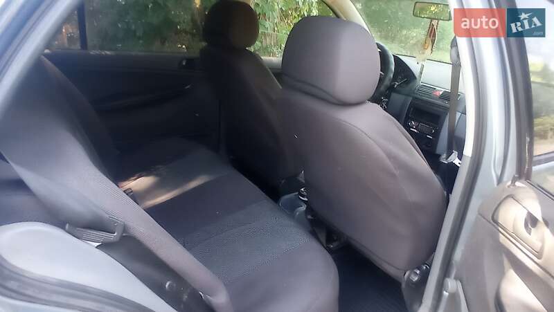 Хэтчбек Skoda Fabia 2002 в Днепре