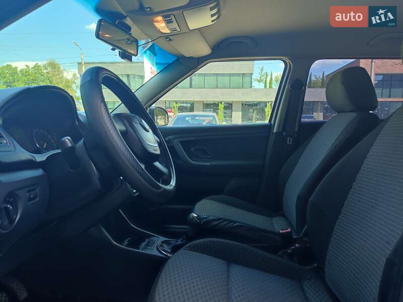 Хэтчбек Skoda Fabia 2011 в Ивано-Франковске