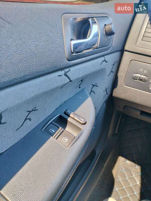 Універсал Skoda Fabia 2004 в Сумах