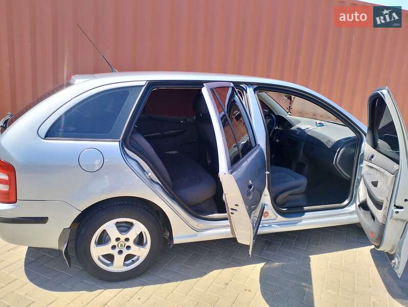 Універсал Skoda Fabia 2004 в Сумах