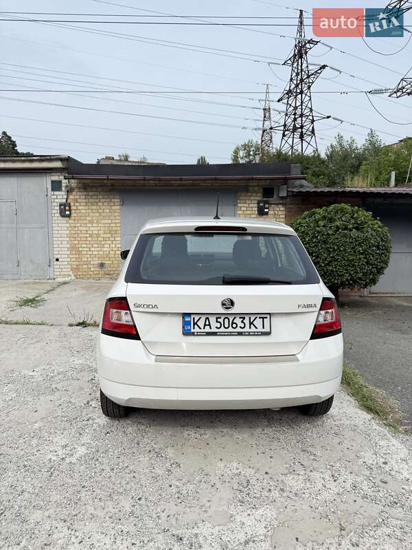 Хетчбек Skoda Fabia 2016 в Києві