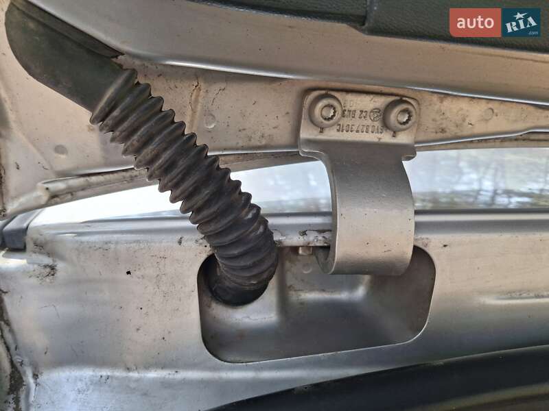 Хэтчбек Skoda Fabia 2003 в Днепре