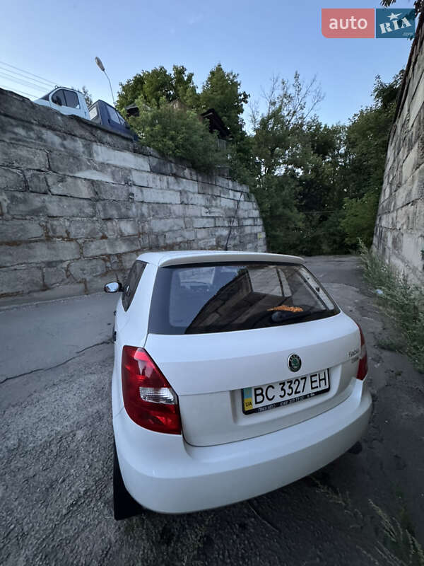 Хэтчбек Skoda Fabia 2011 в Львове