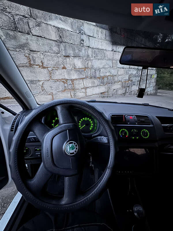 Хэтчбек Skoda Fabia 2011 в Львове