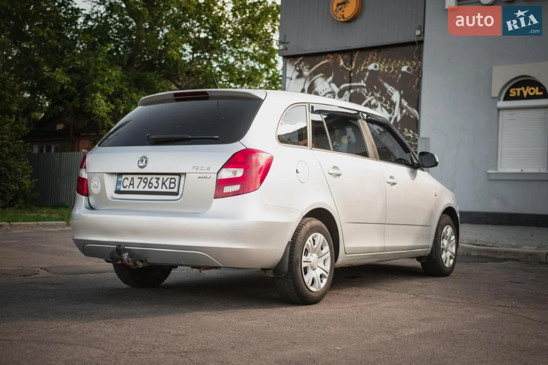 2011 Skoda Fabia - мініатюра 2