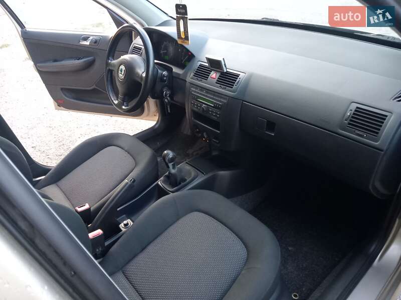 Седан Skoda Fabia 2005 в Тернополі
