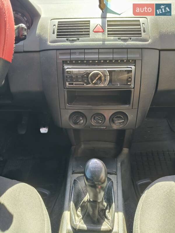 Хэтчбек Skoda Fabia 2005 в Арбузинке