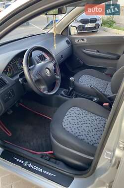 Хэтчбек Skoda Fabia 2006 в 