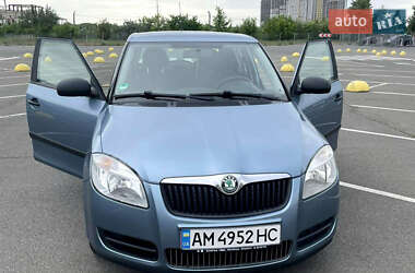 Хэтчбек Skoda Fabia 2009 в 