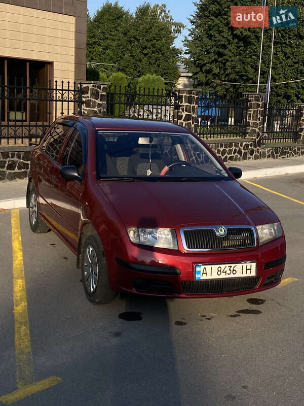 Хэтчбек Skoda Fabia 2006 в Вишневом фото 2 Хэтчбек Skoda Fabia 2006 в Вишневом