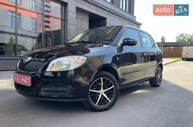 Хетчбек Skoda Fabia 2008 в  фото 3 Хетчбек Skoda Fabia 2008 в