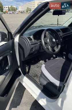 Хэтчбек Skoda Fabia 2011 в 