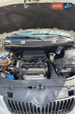 Хэтчбек Skoda Fabia 2011 в 