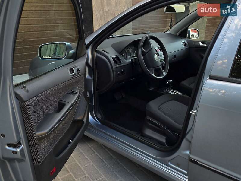 Хэтчбек Skoda Fabia 2005 в Харькове