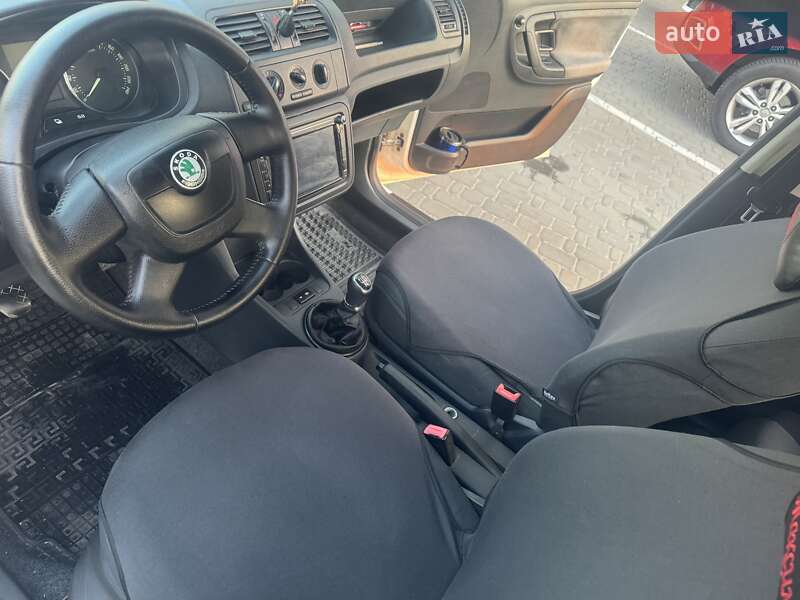 Хэтчбек Skoda Fabia 2011 в Киеве