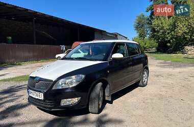 Хэтчбек Skoda Fabia 2011 в 