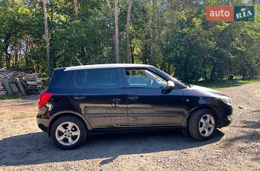 Хэтчбек Skoda Fabia 2011 в 