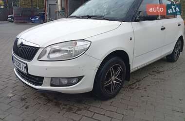 Хэтчбек Skoda Fabia 2011 в 