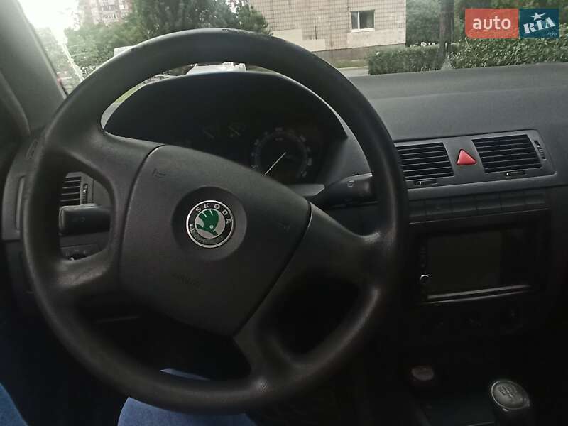 Хэтчбек Skoda Fabia 2006 в Киеве