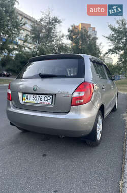 Хэтчбек Skoda Fabia 2011 в 