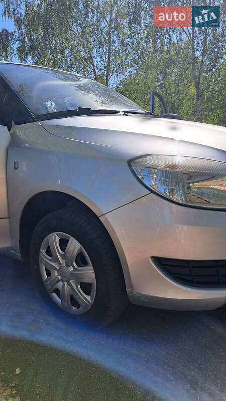 Хетчбек Skoda Fabia 2012 в Запоріжжі фото 2 Хетчбек Skoda Fabia 2012 в Запоріжжі