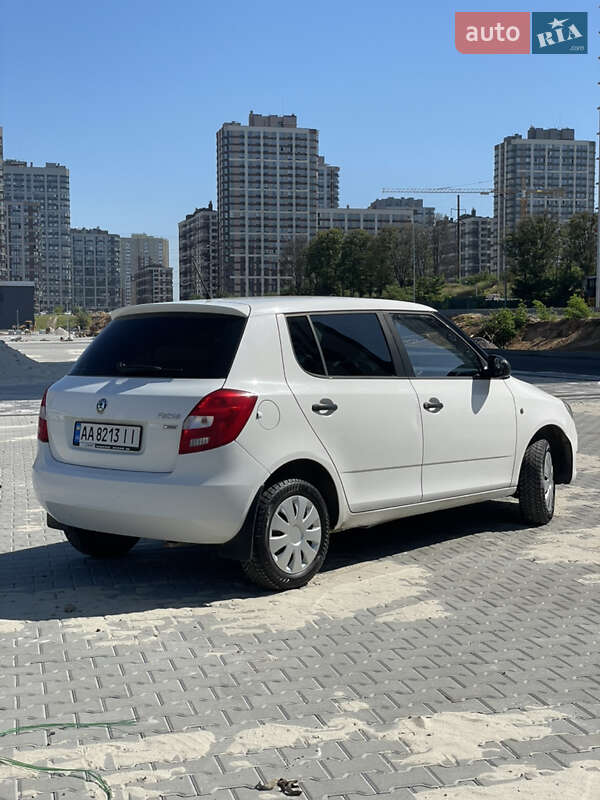 Хетчбек Skoda Fabia 2011 в Києві