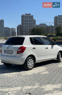 Хэтчбек Skoda Fabia 2011 в 