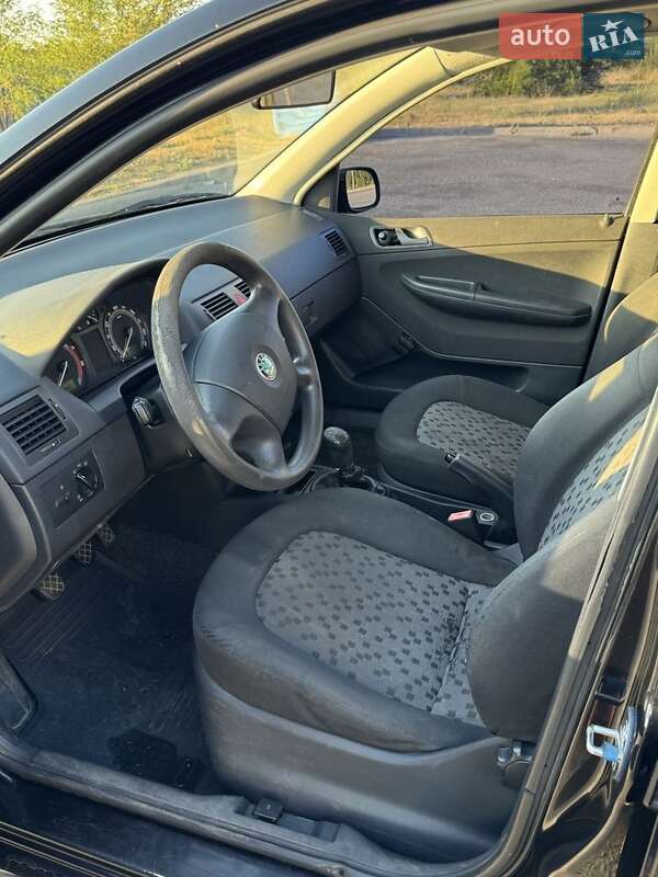 Седан Skoda Fabia 2006 в Запорожье