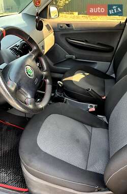 Хэтчбек Skoda Fabia 2002 в 