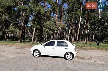 Хэтчбек Skoda Fabia 2002 в 