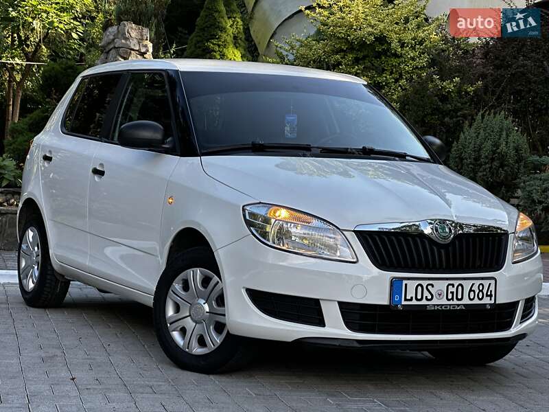 Хэтчбек Skoda Fabia 2011 в 