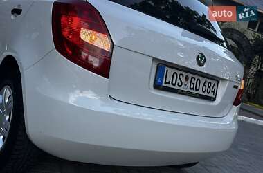 Хэтчбек Skoda Fabia 2011 в 