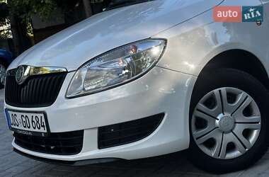 Хэтчбек Skoda Fabia 2011 в 