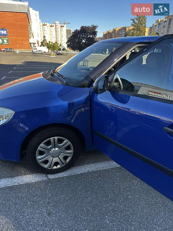 Хэтчбек Skoda Fabia 2009 в Броварах