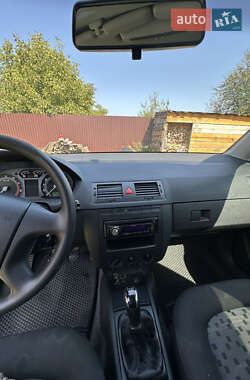 Хэтчбек Skoda Fabia 2006 в 
