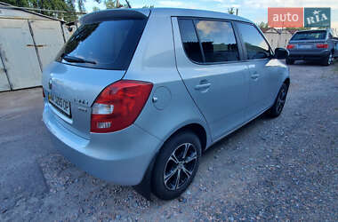 Хэтчбек Skoda Fabia 2011 в 
