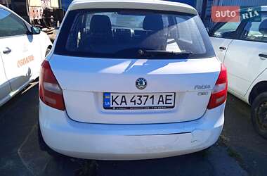 Хэтчбек Skoda Fabia 2011 в 