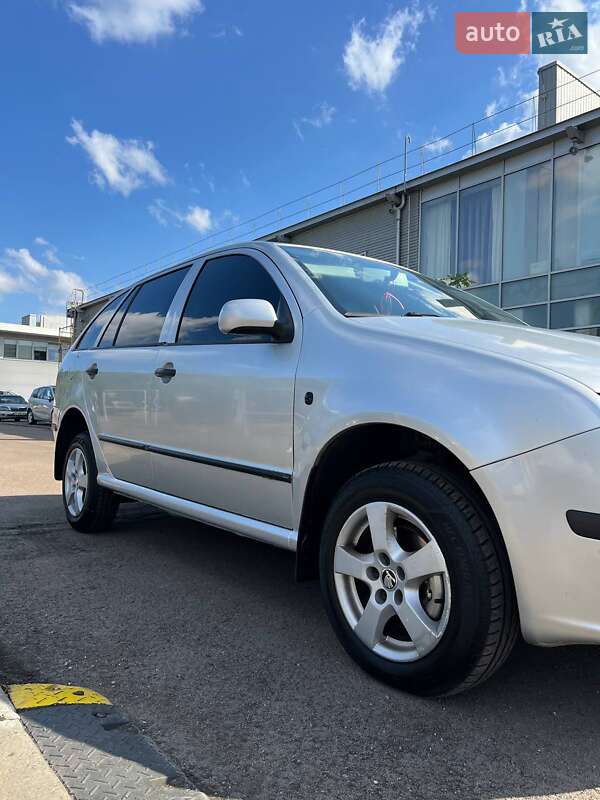 Универсал Skoda Fabia 2005 в Ровно