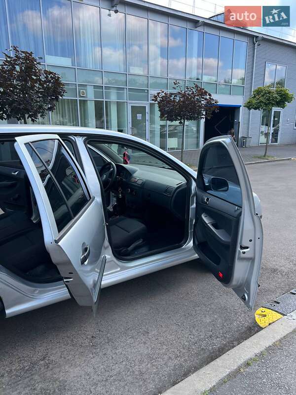 Универсал Skoda Fabia 2005 в Ровно