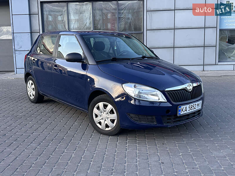 Хэтчбек Skoda Fabia 2011 в 