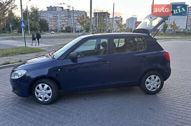 Хэтчбек Skoda Fabia 2011 в 