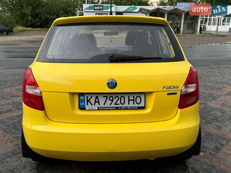 Хэтчбек Skoda Fabia 2011 в Киеве