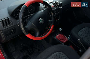 Хэтчбек Skoda Fabia 2005 в 