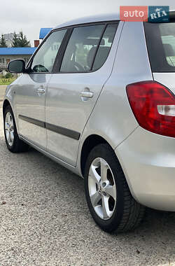 Хэтчбек Skoda Fabia 2011 в 