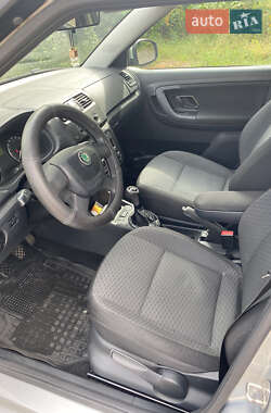 Хэтчбек Skoda Fabia 2011 в 