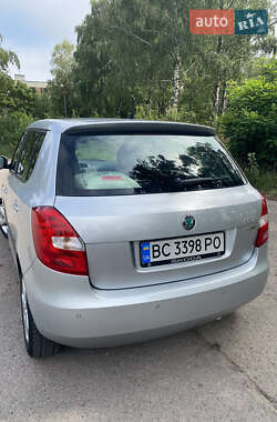 Хэтчбек Skoda Fabia 2011 в 