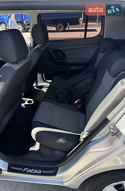 Хэтчбек Skoda Fabia 2011 в 