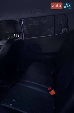 Хэтчбек Skoda Fabia 2011 в 