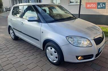 Хэтчбек Skoda Fabia 2008 в 